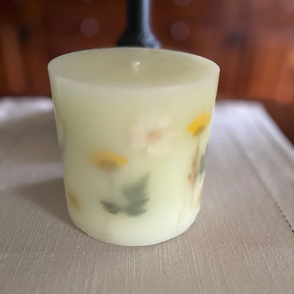 Pier 1 Daisy Embossed Candle and Candle Ring